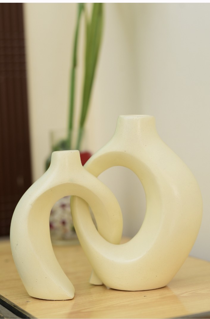 Off White Couple Vase