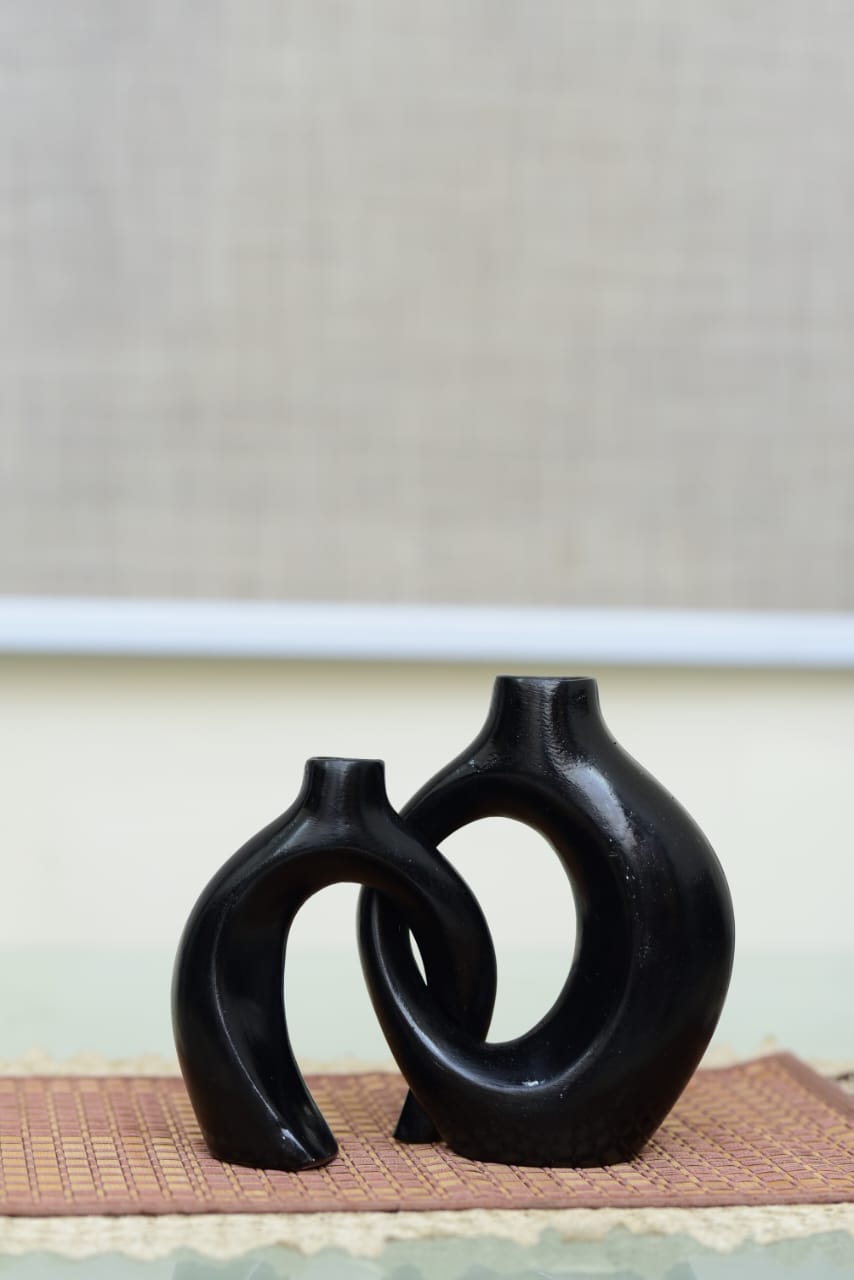 Black couple vase